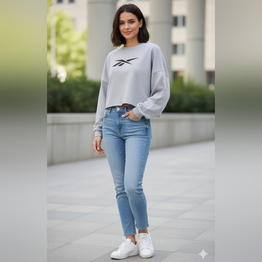Reebok Women's Modern Safari Crop Sweatshirt In Light Heather Grey.